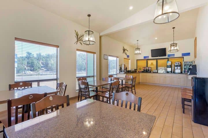 Breakfast area